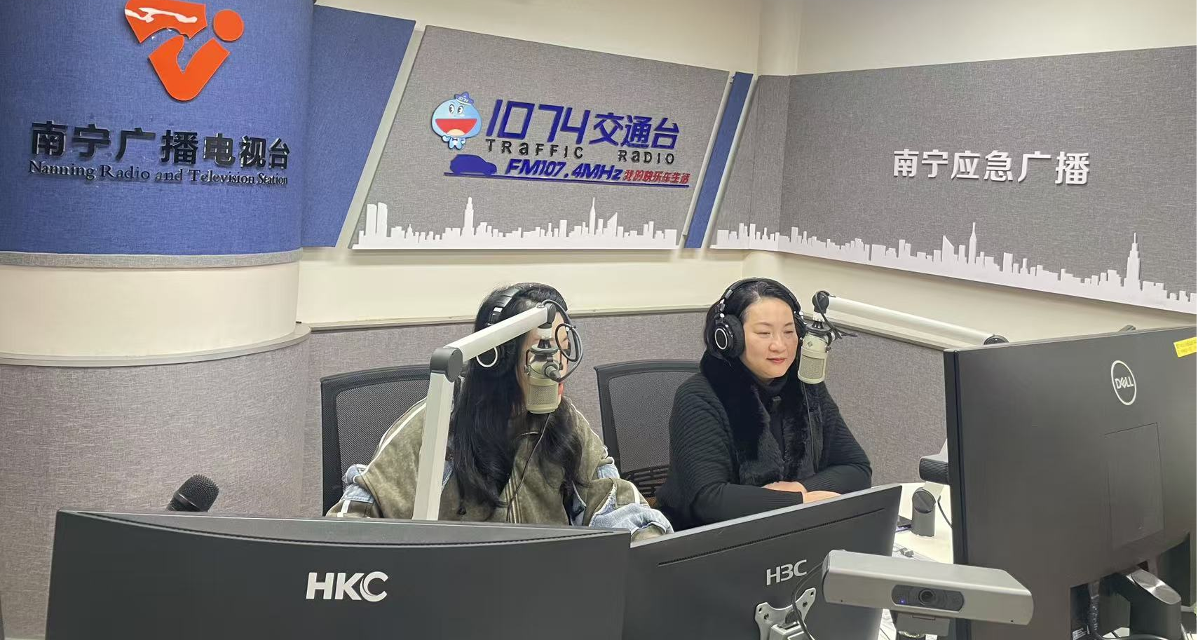 潘柳茜主任做客南宁广播电视台直播间 详解参军入伍与假期